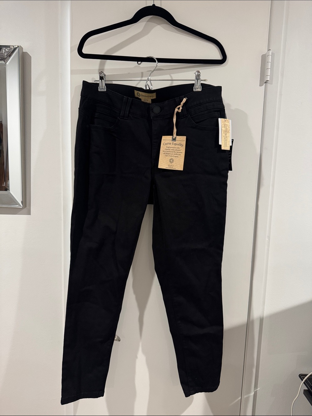BNWT Black Democracy Ankle Length Skinny Jeans  14W